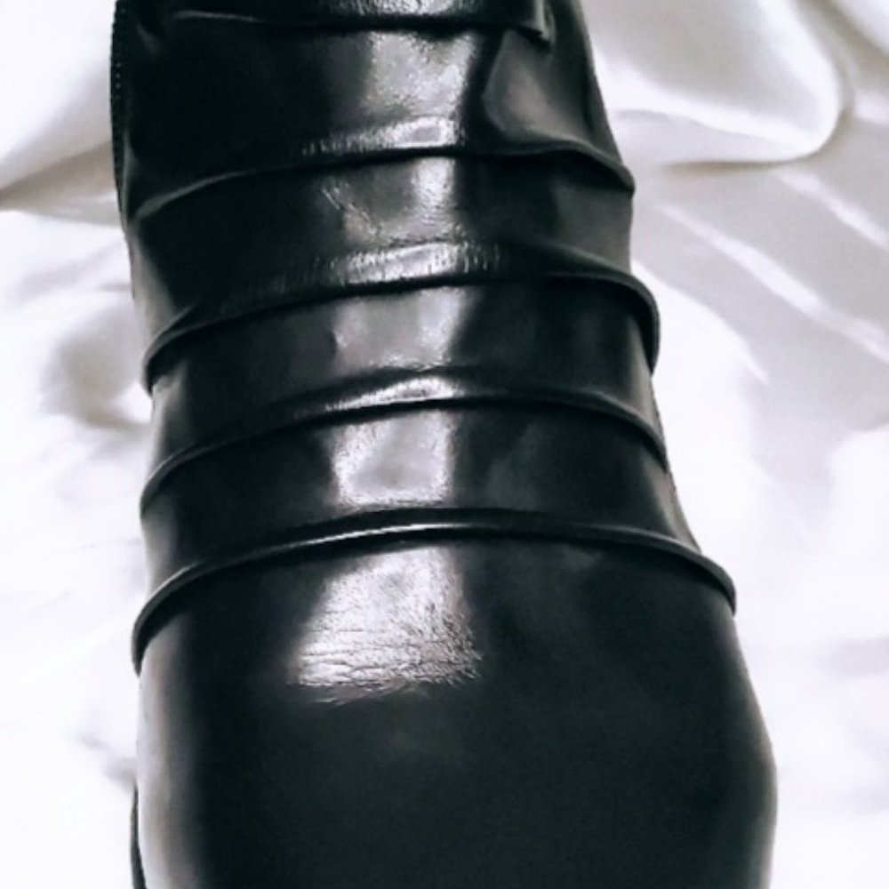 Ruffled Booties - Picture 2 of 4